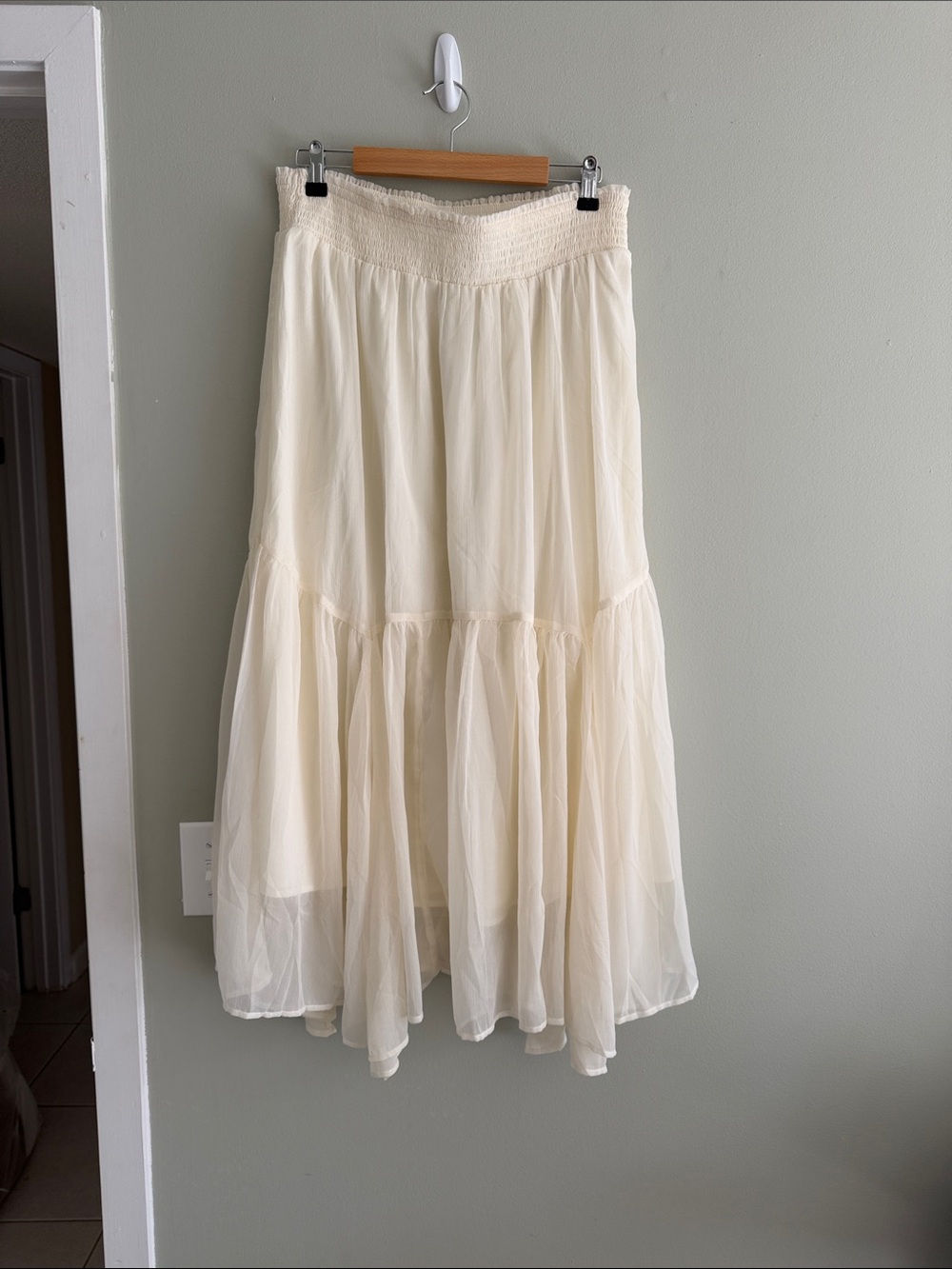 American eagle cream skirt